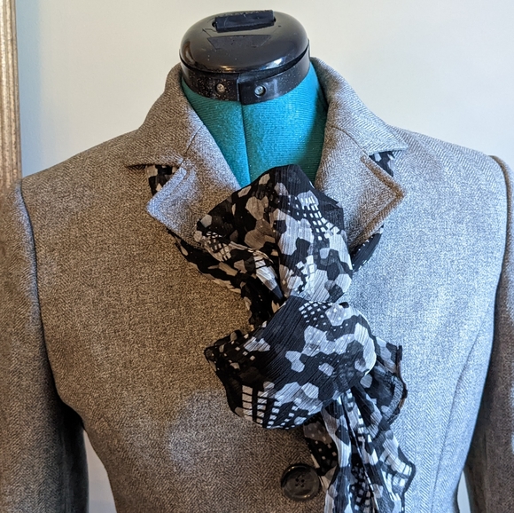 Le Suit Petite Gray Blazer with Scarf - 2P - Picture 5 of 10
